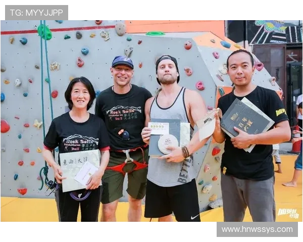 上海攀岩队在世界街舞大赛中的团队协作表现精彩纷呈引人注目